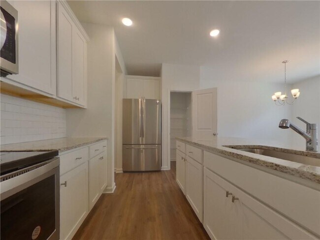 Foto del edificio - 2275 Rosemary Park Ln