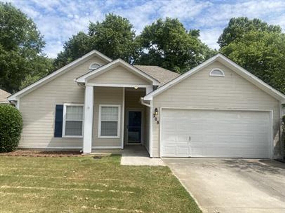 Primary Photo - 208 Cypress Creek Dr
