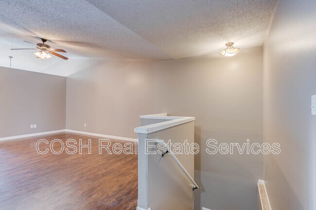 Building Photo - 1054 E Karla Ct