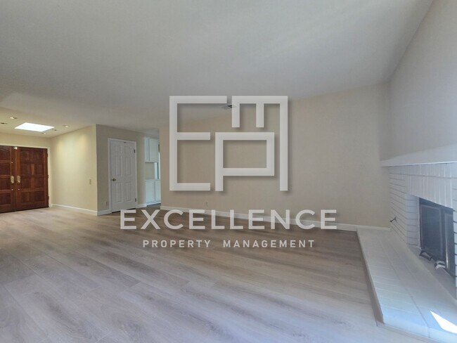 Foto del edificio - Beautiful 3/2 House - Dogs Negotiable, All New LVT Flooring, Covered Patio and Yard