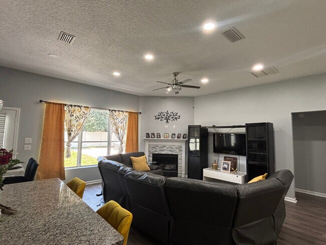Foto del edificio - 437 Fort Drum Ct