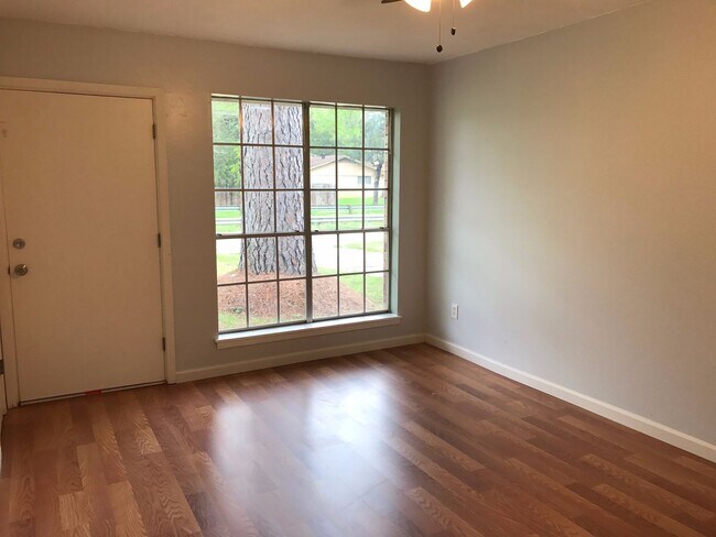 Building Photo - 3 Bedroom, Southern Hills, off Burt Kouns