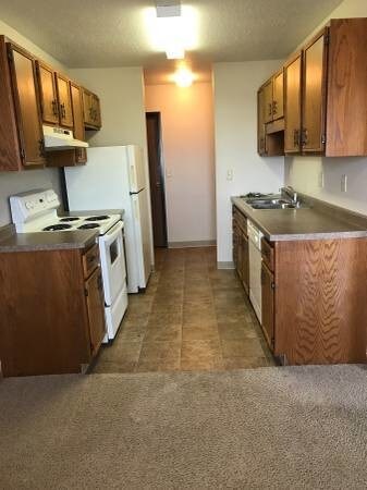 Primary Photo - 1408 Oak Manor Ave S