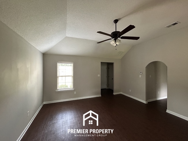 Photo - Luxury 3BR/2BA Near Southwind | Soaring Vaulted Ceilings, Spa Bath & 2-Car Garage House
