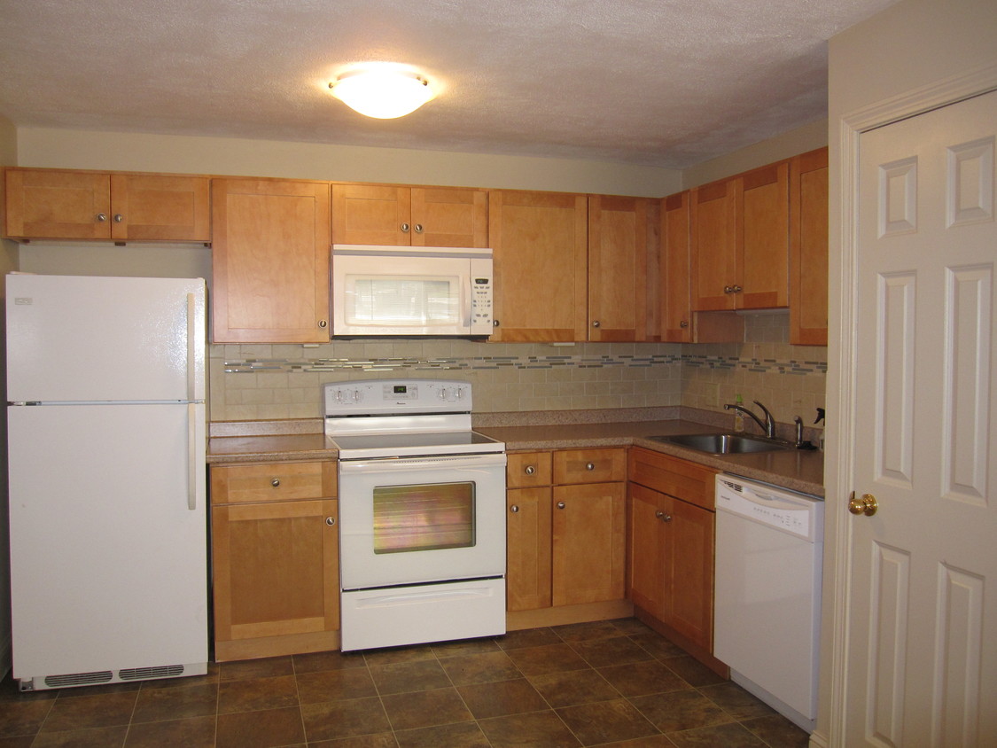 Primary Photo - 725 Broad St