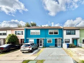 Building Photo - 2820 S Pines Dr