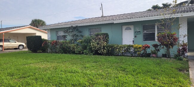 Building Photo - 351 W 21st St