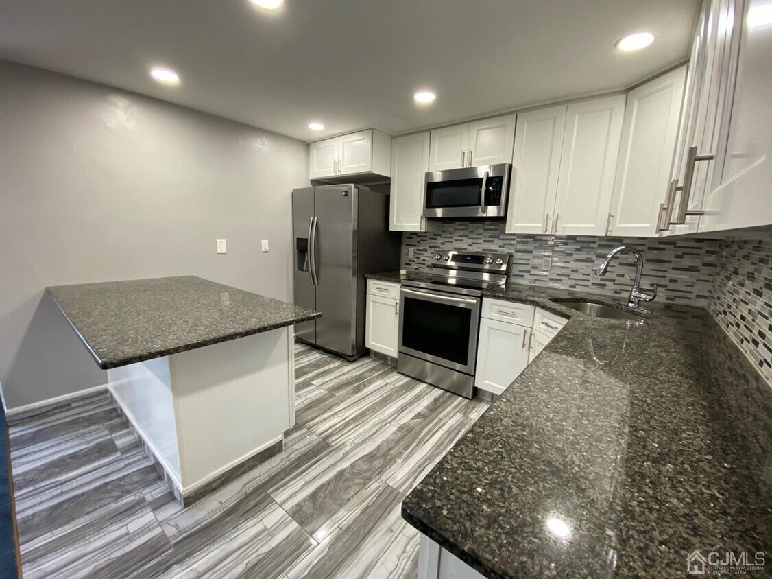 331 Green St Unit 2, Woodbridge Township, NJ 07095 Room for Rent in