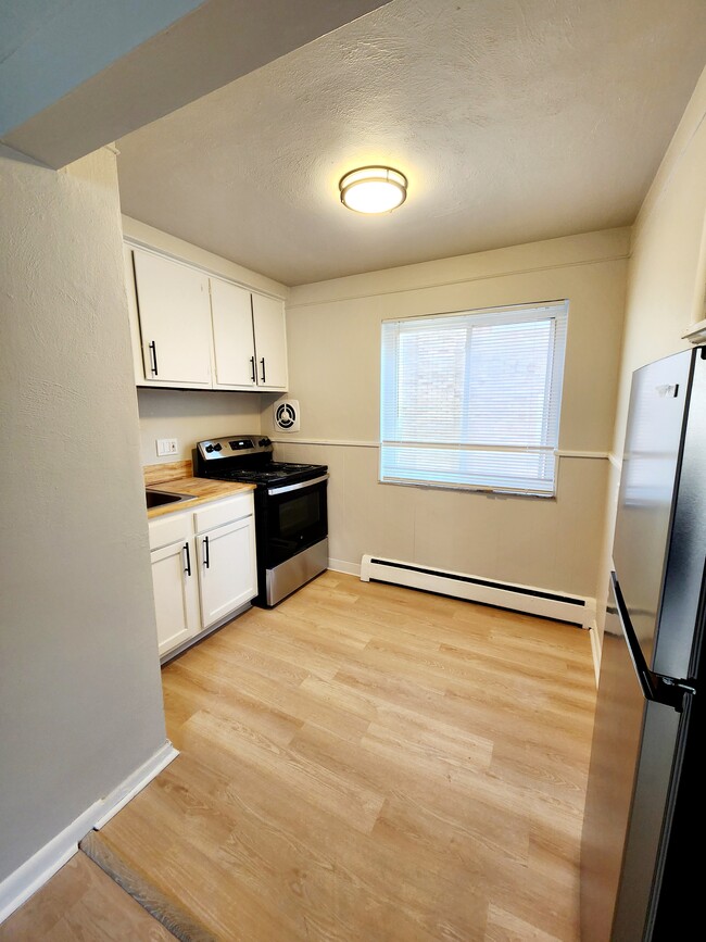 Building Photo - 2934 Glenway Ave