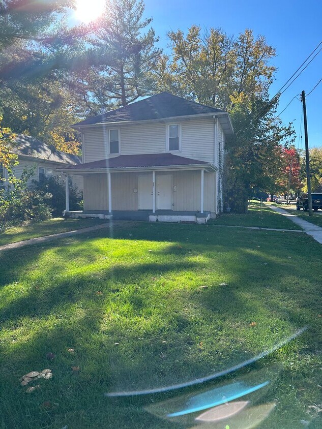 Foto principal - 336 N Grand Ave W