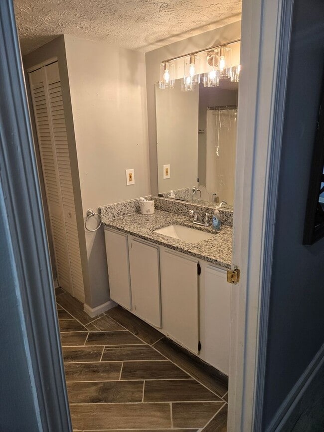 Building Photo - ***Call Fred Today 804-248-3490***College Roommate Wanted – Beautiful 2BR Condo in Gated Community