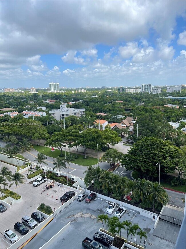 Building Photo - 1901 Brickell Ave
