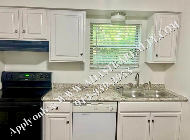 Building Photo - Updated 2 Bedroom Apartment in Riverside-A...