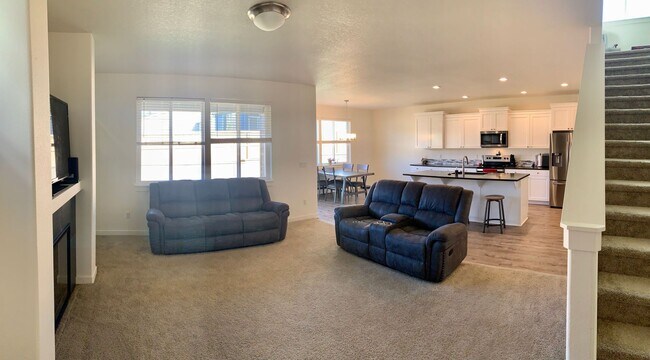 Building Photo - $2,850 - NEW Campanella Estates 2-story, 4...