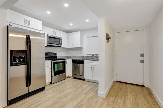 Foto del edificio - 6507 Winfield Blvd