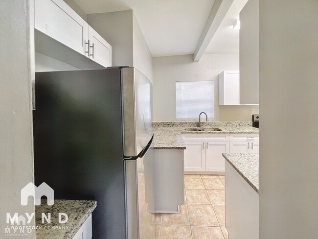 Foto del edificio - 1602 Simmons Pl