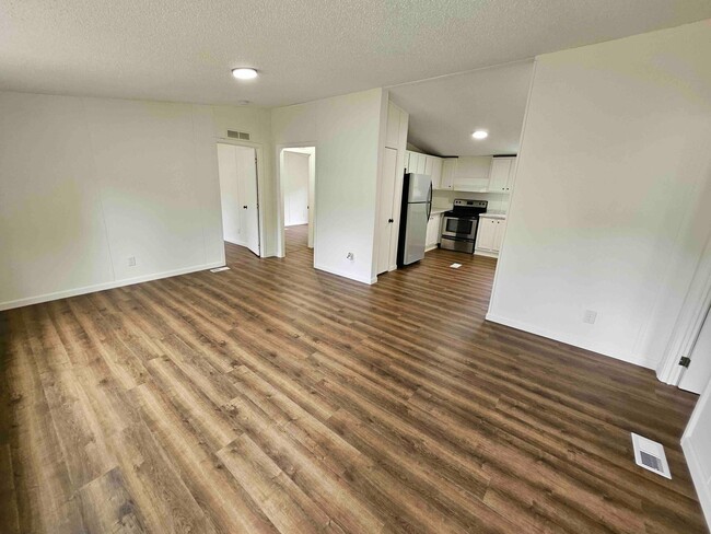 Foto del edificio - Newly Renovated - 3BR / 2BA - Claremont Area