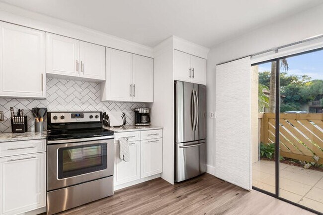 Building Photo - 12979 Pennypacker Trail 26, Wellington, FL...