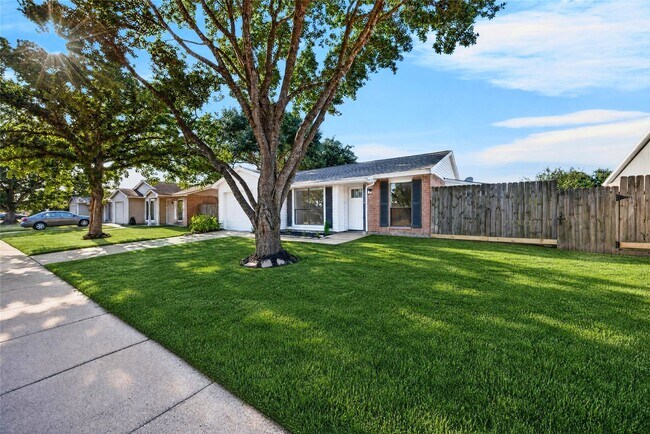 Building Photo - 24114 4 Sixes Ln