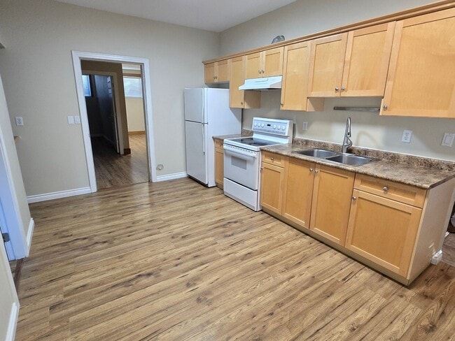 Building Photo - Spacious 2 Bedroom Basement – West Abbotsford
