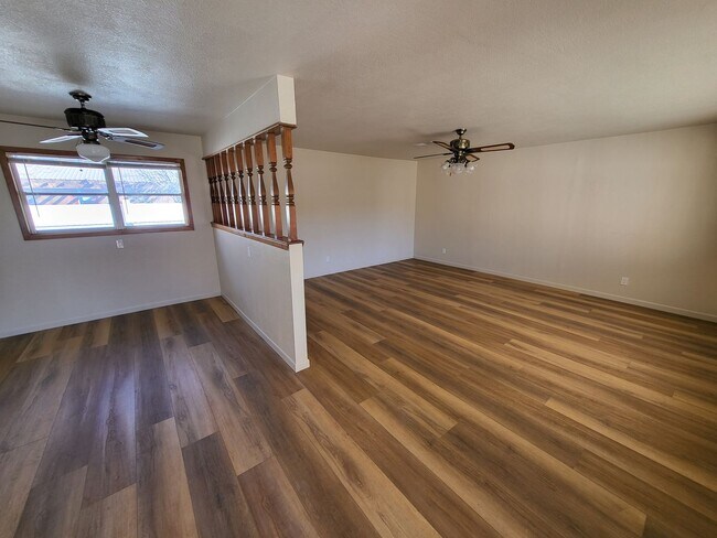 Foto del edificio - 409 W 16th St