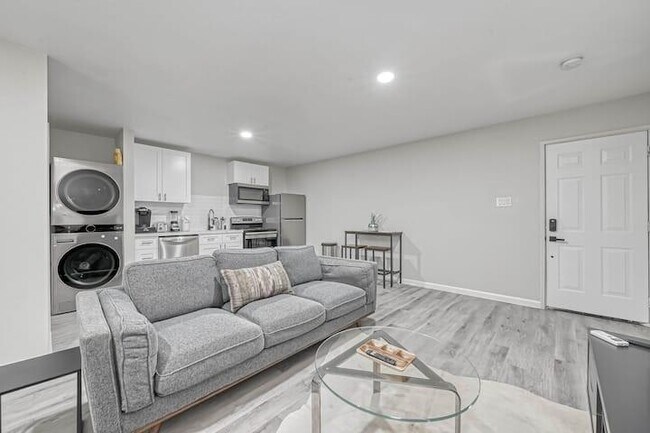 Foto del edificio - 1352 Dorothy St