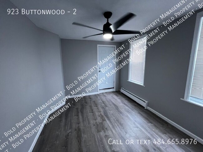 Building Photo - 923 Buttonwood-2