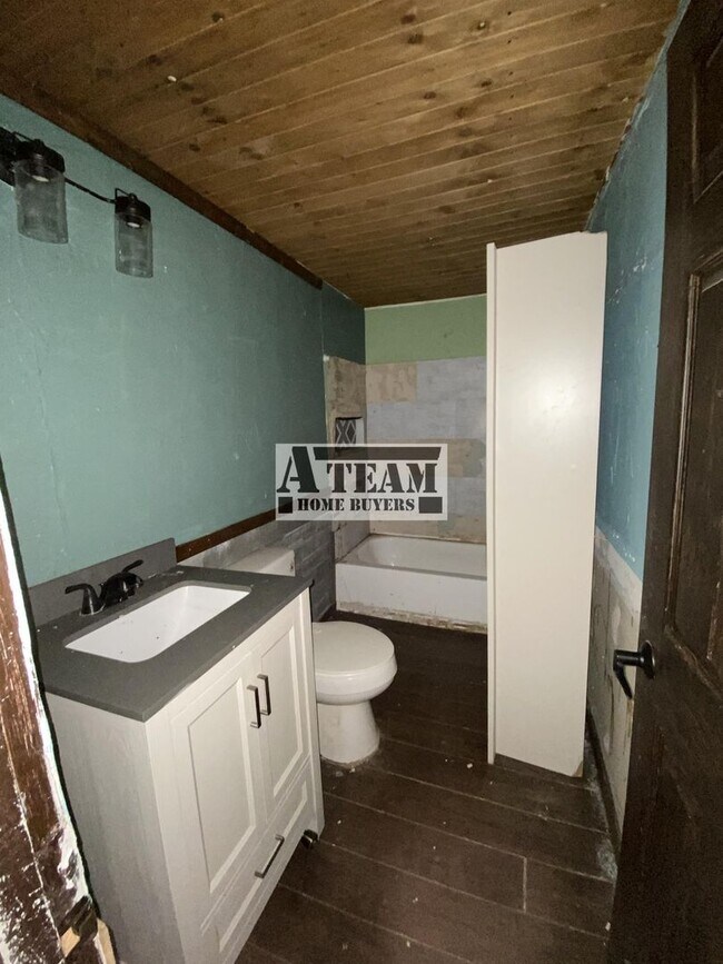 Building Photo - Owner Finance Opportunity Gun Barrel City,...