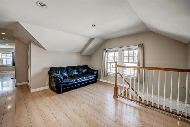 Building Photo - Monroe Duplex
