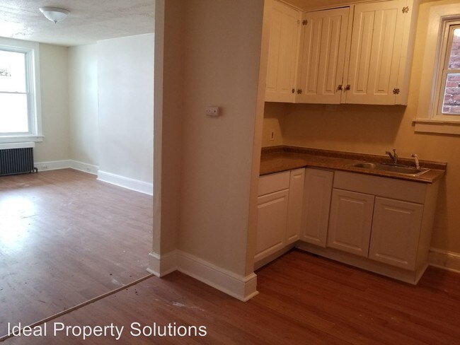 Building Photo - 4 br, 2 bath House - 222 W. 25th Street