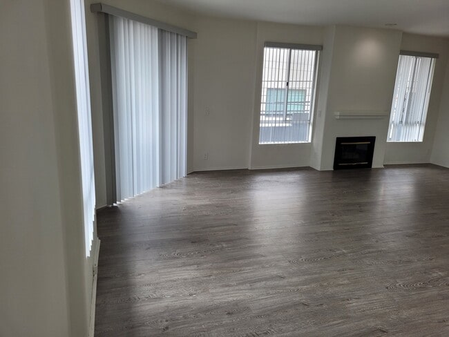 Photo - 100 S Hayworth Ave Apartment