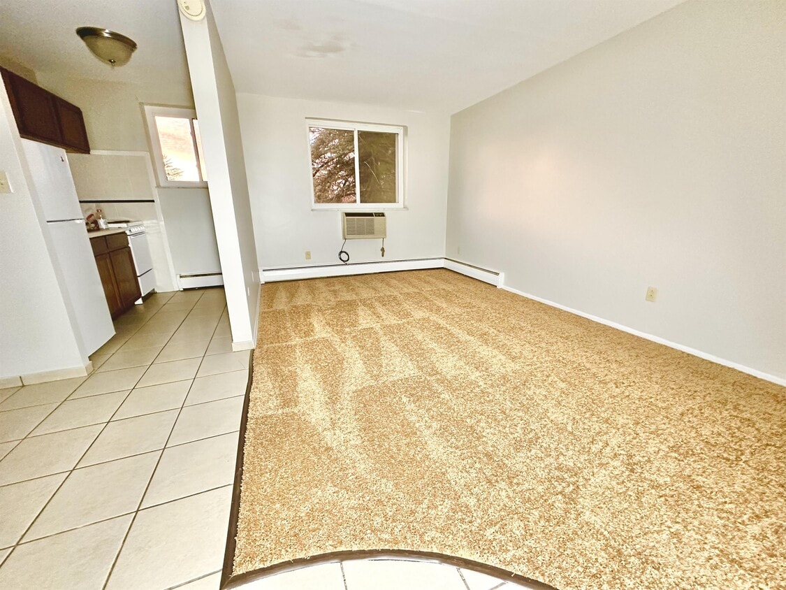 284 Moon Clinton Rd Unit 15, CarnotMoon, PA 15108 Room for Rent in