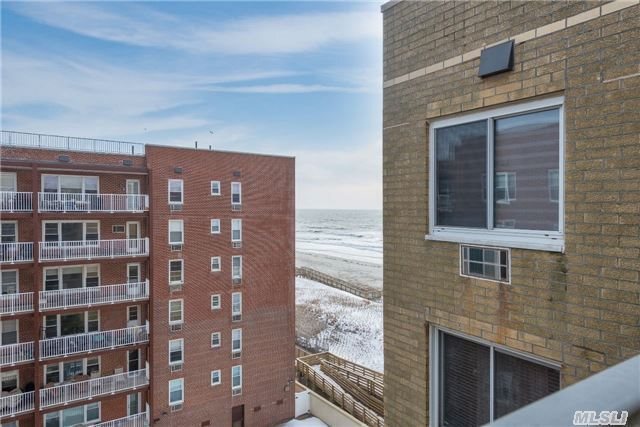 Building Photo - 650 Shore Rd