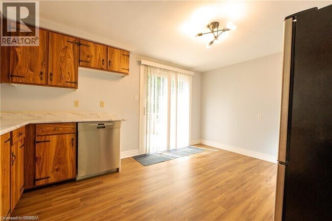 Photo du bâtiment - 327 Cole Rd