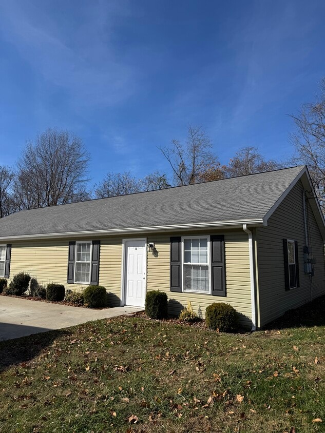 Foto principal - 143 School Side Dr