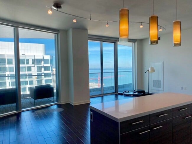 Building Photo - 2BR/2BA 41th Floor at Infinity! VIEWS! Hug...