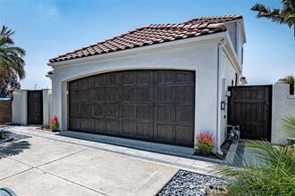 Building Photo - 32 Dauphin