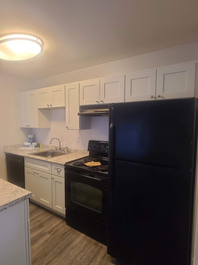 Foto del edificio - The Breakers Apartments