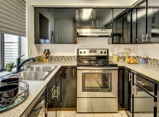 Building Photo - Beautiful 2 story Townhome in Juanita Kirk...