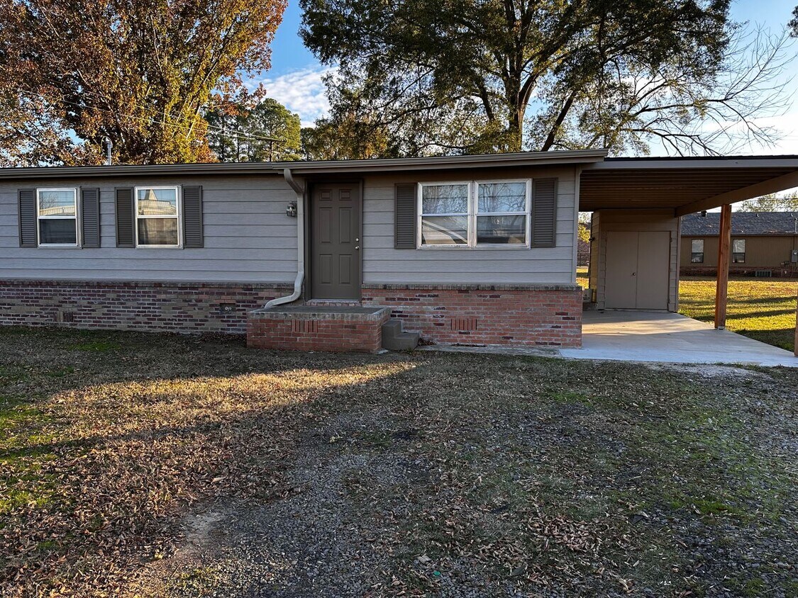 Primary Photo - Come take a look at this newly remodeled 3...