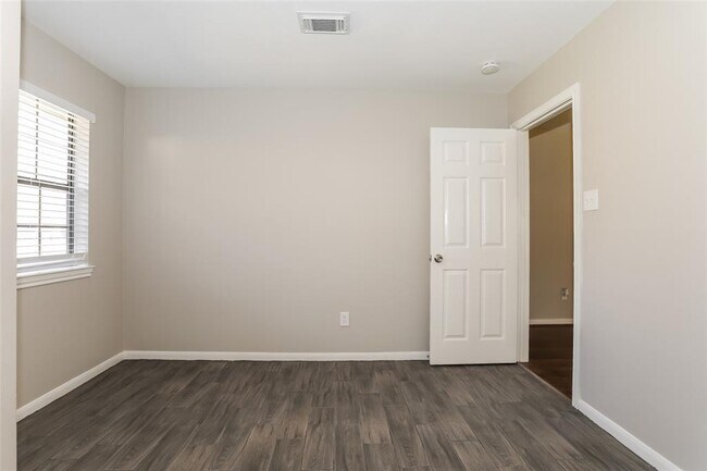 Foto del edificio - 28419 Champion Oaks Dr
