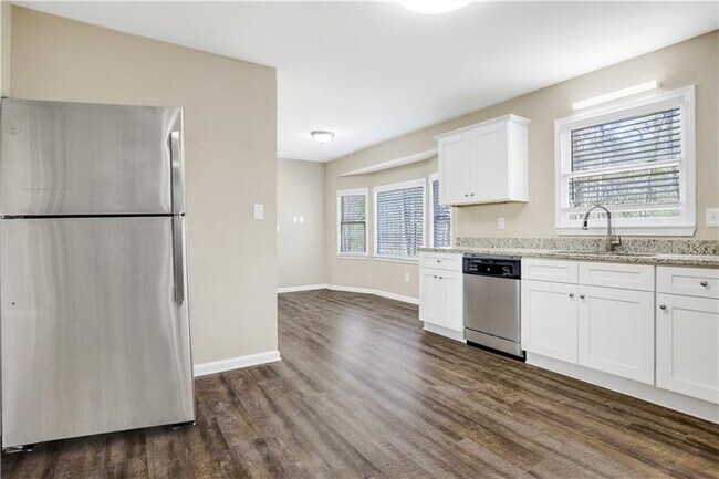 Building Photo - 9137 Woodhaven Dr NW