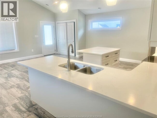 Building Photo - 170 Gore St