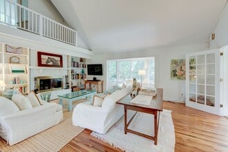 Building Photo - 27 Deep 6 Dr