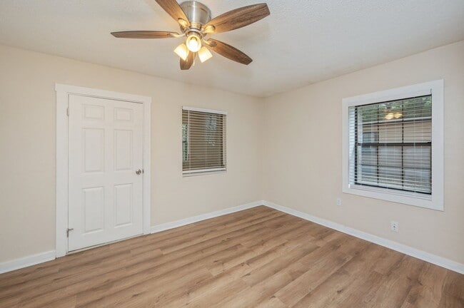 Building Photo - Cozy duplex in the heart of Niceville!