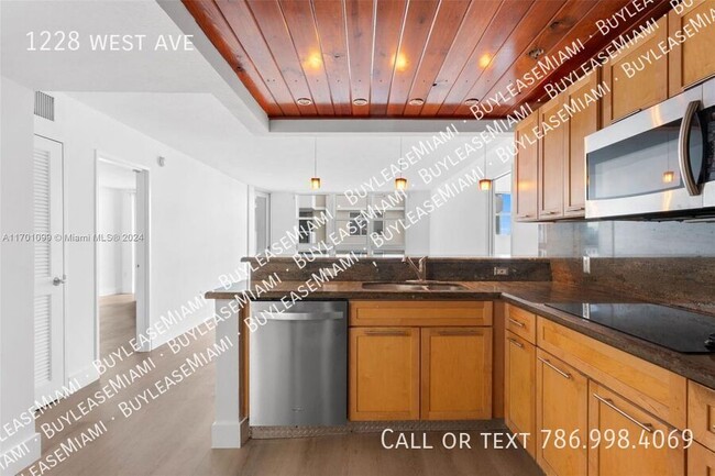Building Photo - 1228 West Ave