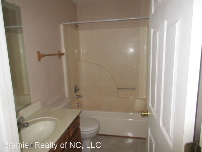 Foto del edificio - 2 br, 1.5 bath House - 301 E. Lake #6