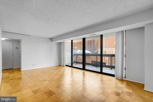 Building Photo - 3800 Fairfax Dr