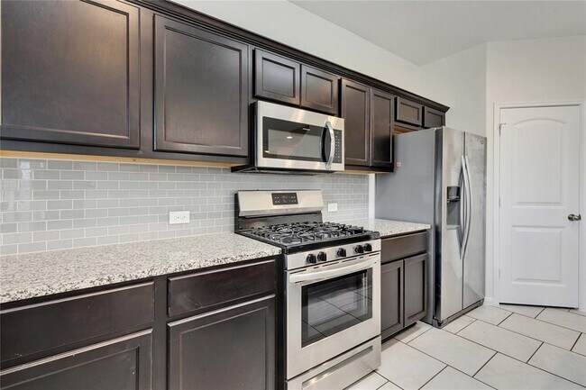 Foto del edificio - 9201 Sawyer Fay Ln