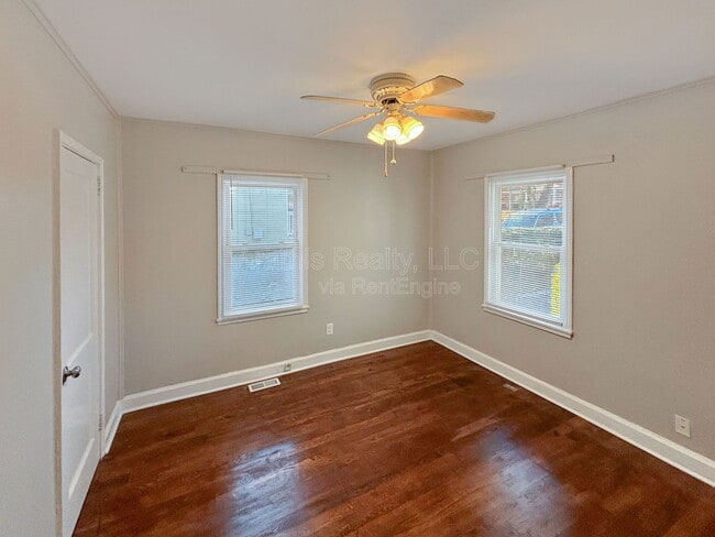 Building Photo - 263 Victory Dr SE